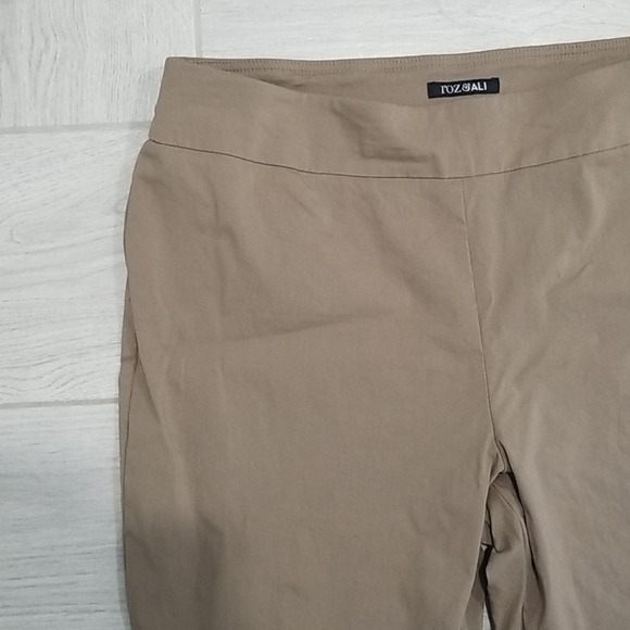 Roz & Ali • Studded Tan Capri Pants, Size 16 - Picture 5 of 6